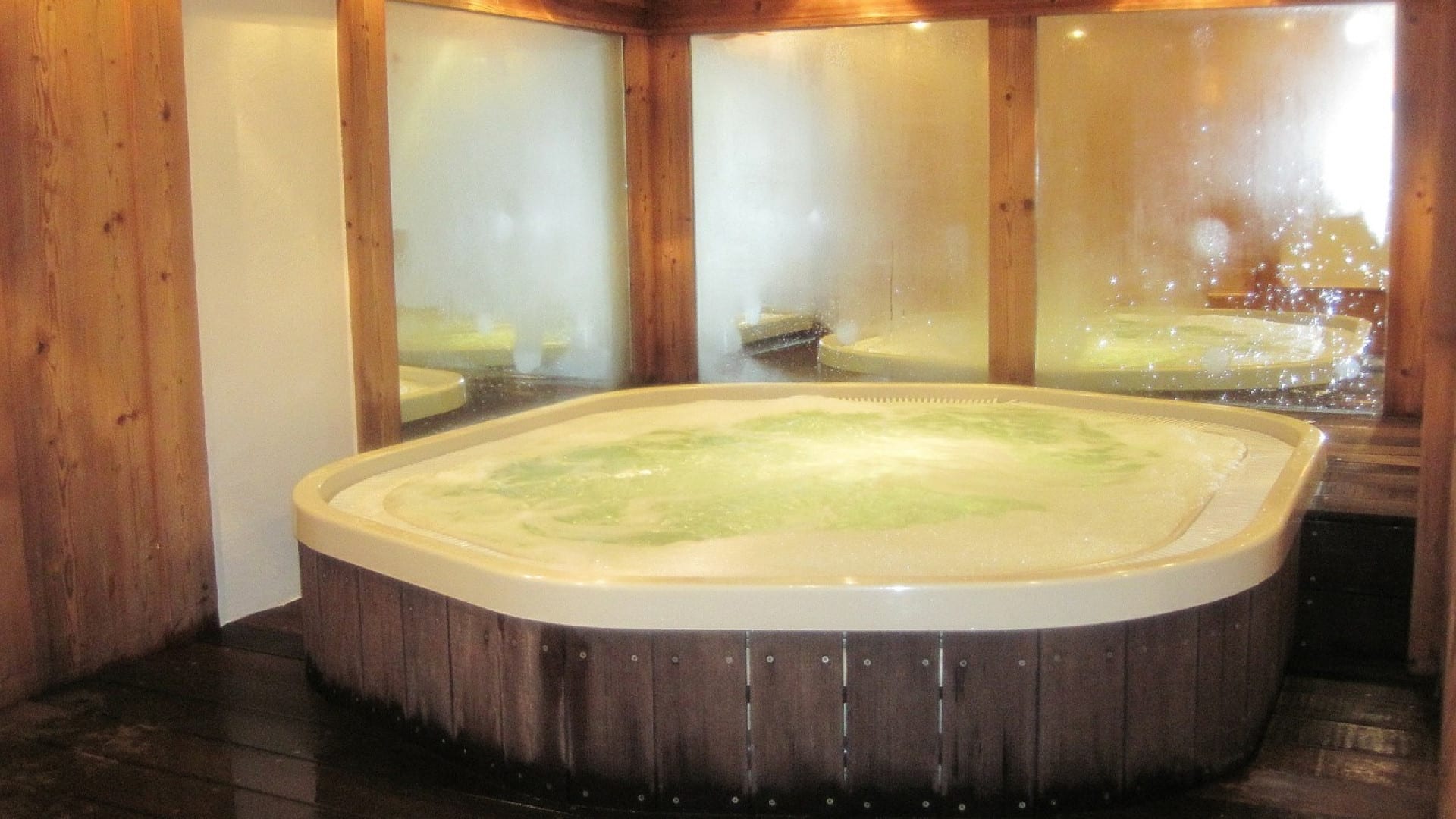 ¿Qué presupuesto debo planificar para comprar un jacuzzi?